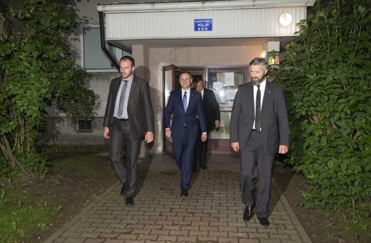 Ślusarz pobił sąsiada Dudy