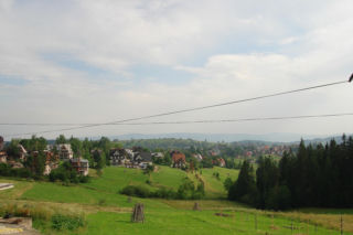 To jedna z najpiękniejszych wsi w Małopolsce. Już sto lat temu była rozchwytywanym kurortem turystycznym