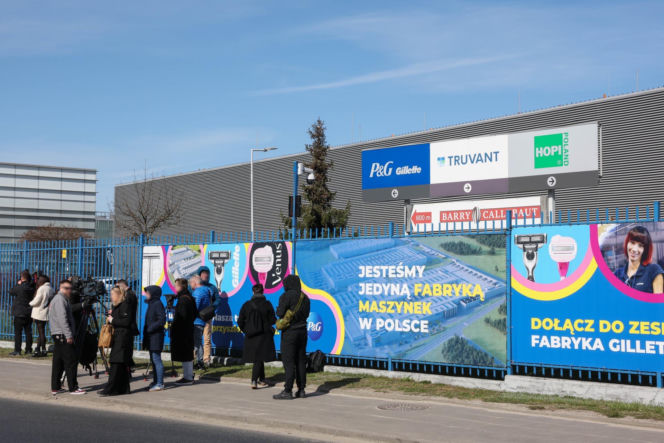 Strzały w łódzkiej fabryce, 400 osób ewakuowanych. Trwa obława
