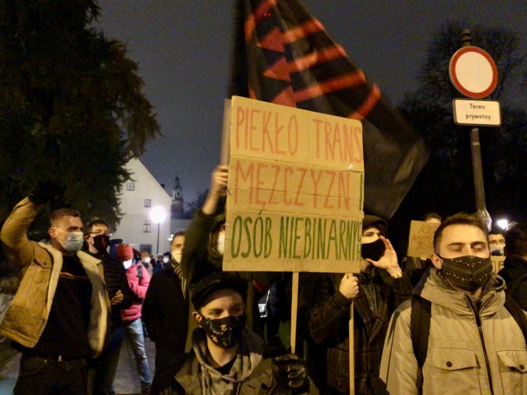 Protest przeciwko kardynałowi Stanisławowi Dziwiszowi w Krakowie
