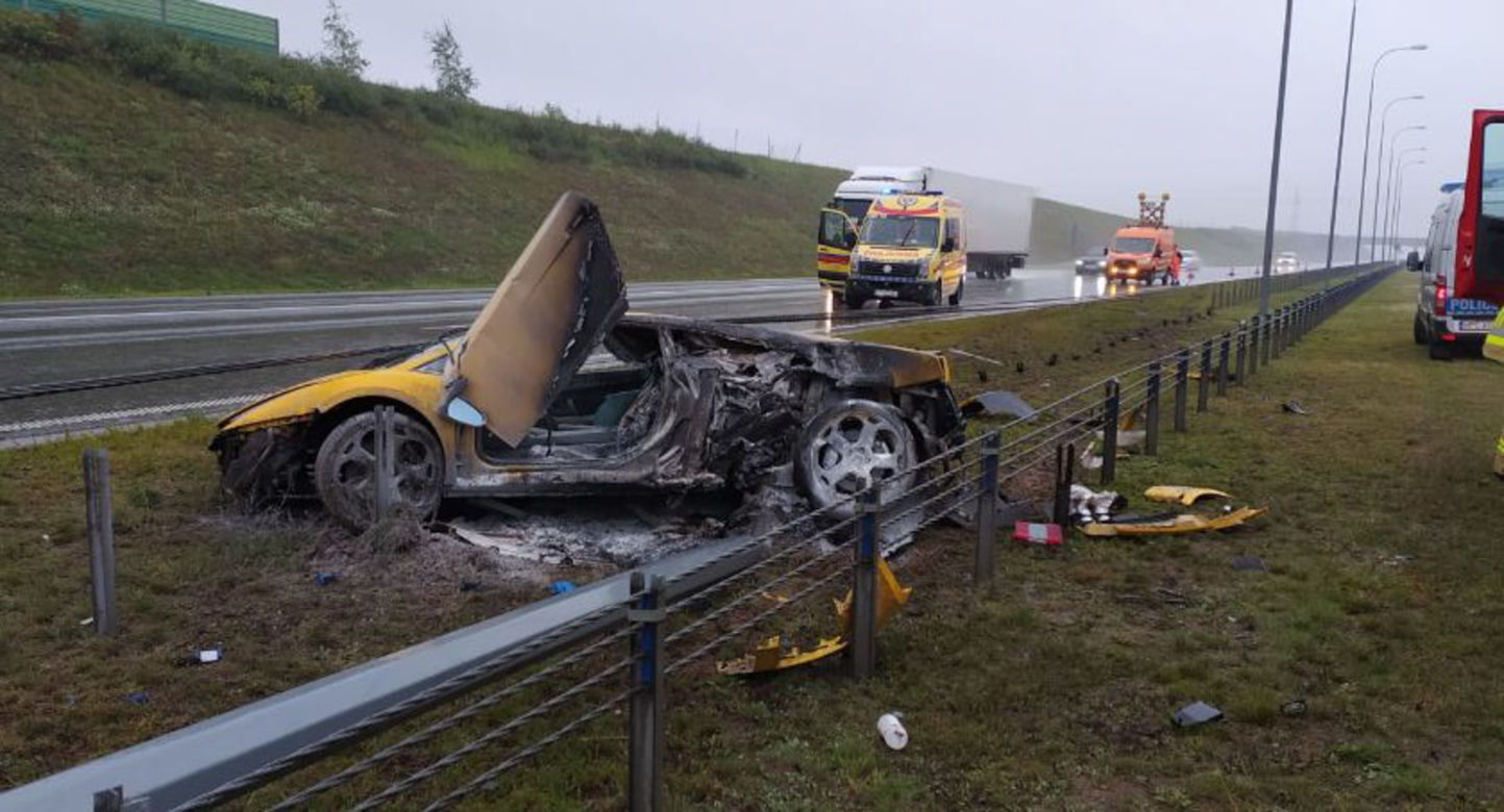 Luksusowe Lamborghini paliło się na A1 koło Tournia! W środku był 42-latek