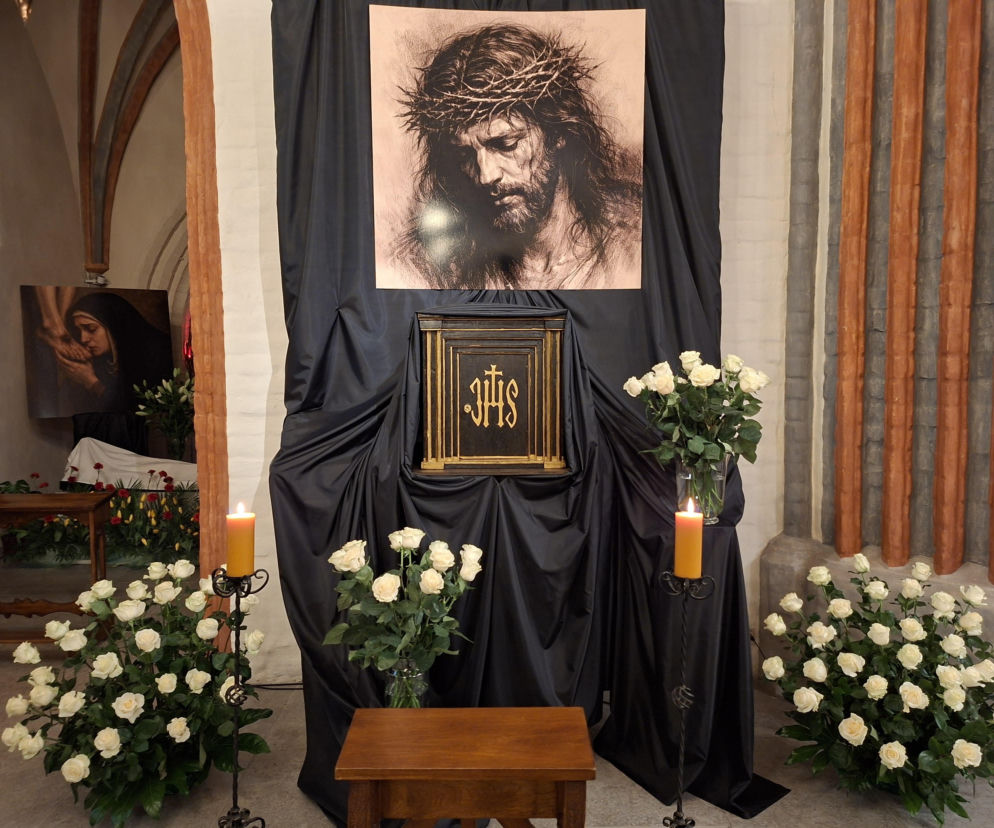 Katedra w Koszalinie- ołtarz wystawienia, gdzie od końca Mszy Wieczerzy Pańskiej w Wielki Czwartek do liturgii Wielkiego Piątku przechowywany był Najświętszy Sakrament.