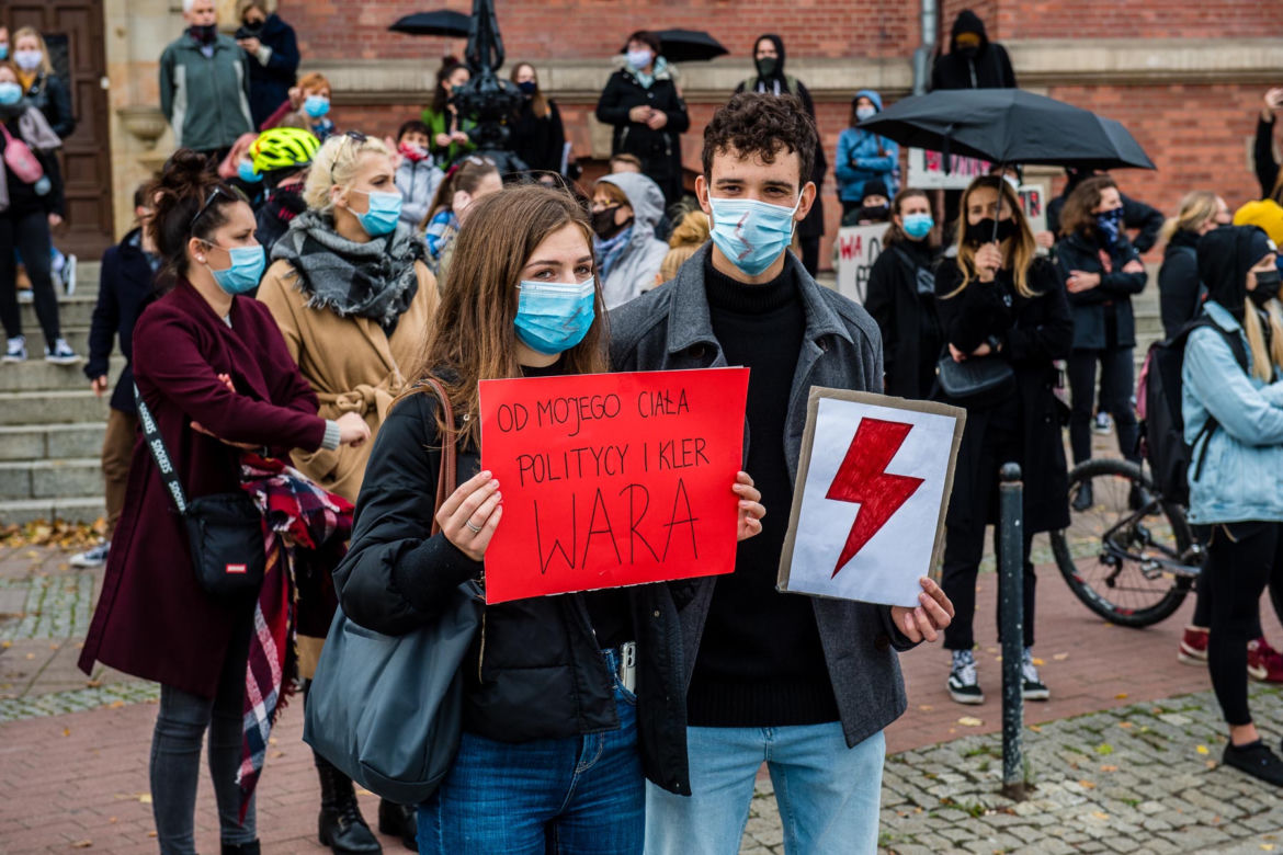 Strajk Kobiet: Protest w Gdańsku! Policja użyła gazu. 4 osoby zatrzymane [ZDJĘCIA]