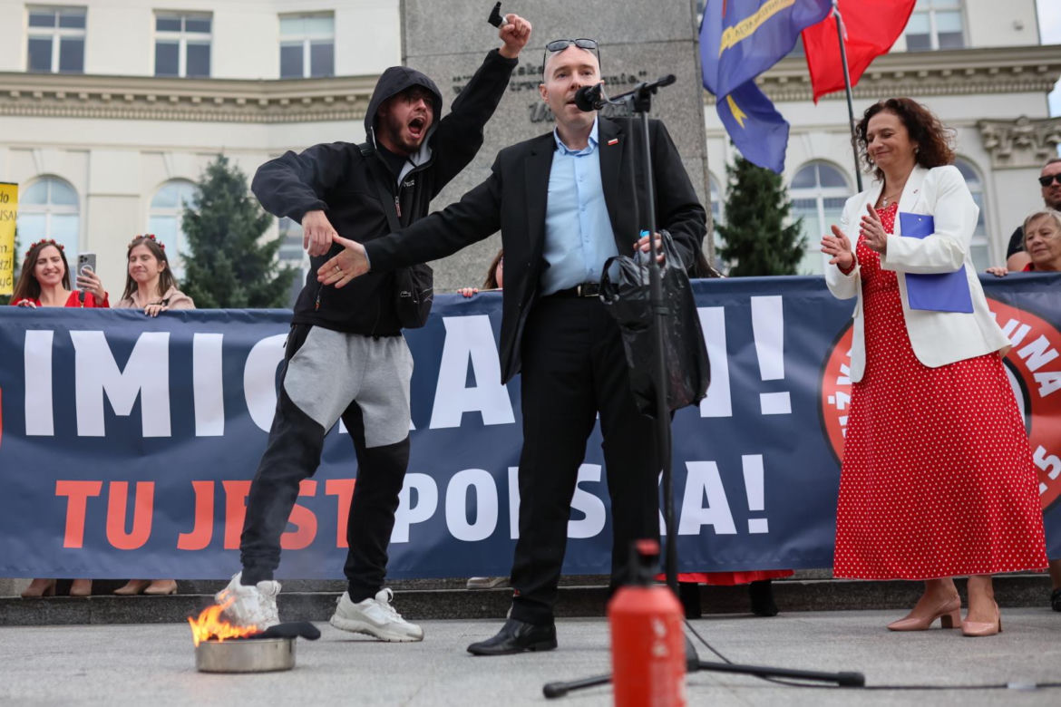 W Warszawie odbył się antyimigrancki marsz i kontrmanifestacja. Pojawiło się kilka tysięcy osób