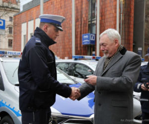 Komenda Miejska Policji w Krakowie w hybrydowych radiowozach Toyoty