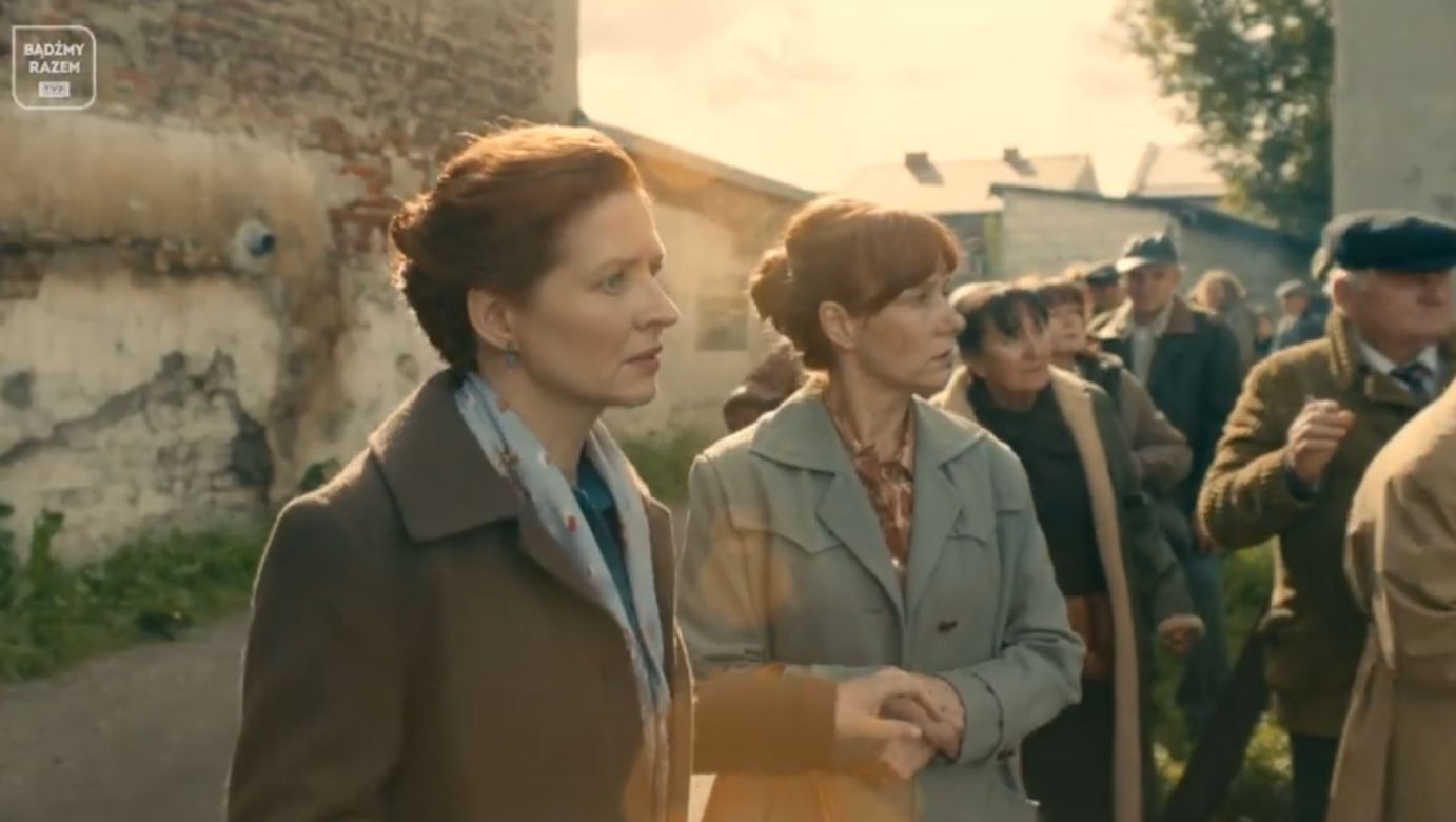 Stulecie Winnych 4 sezon. Mania (Magdalena Walach), Ania (Urszula Grabowska)
