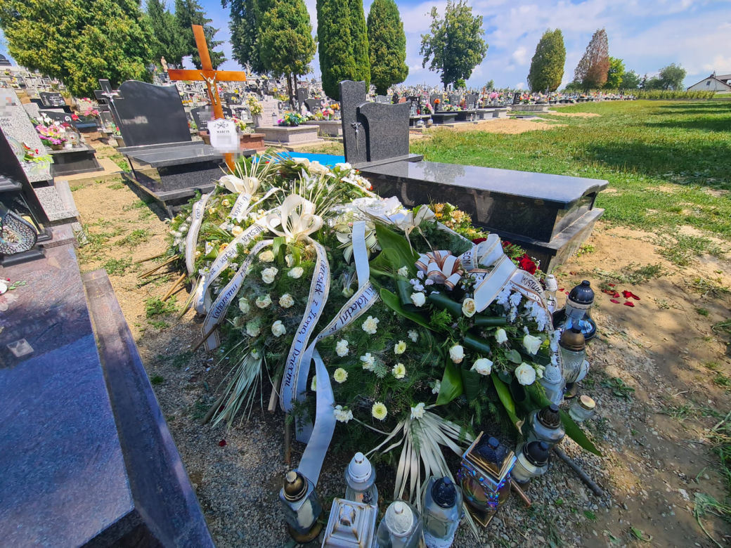 Druh OSP w Gogołowie zginął tragicznie. Morze kwiatów na grobie [GALERIA]