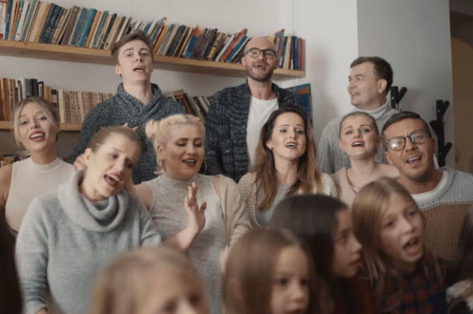 Świąteczna piosenka z reklamy Polsat - kto śpiewa utwór?