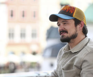 Dawid Ogrodnik kiedyś i dziś. Aktor-kameleon na przestrzeni lat przeszedł wielką metamorfozę