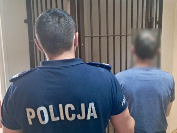 Ochroniarz z Pomorza wezwał policję do kradzieży. Skończył w celi we własne urodziny
