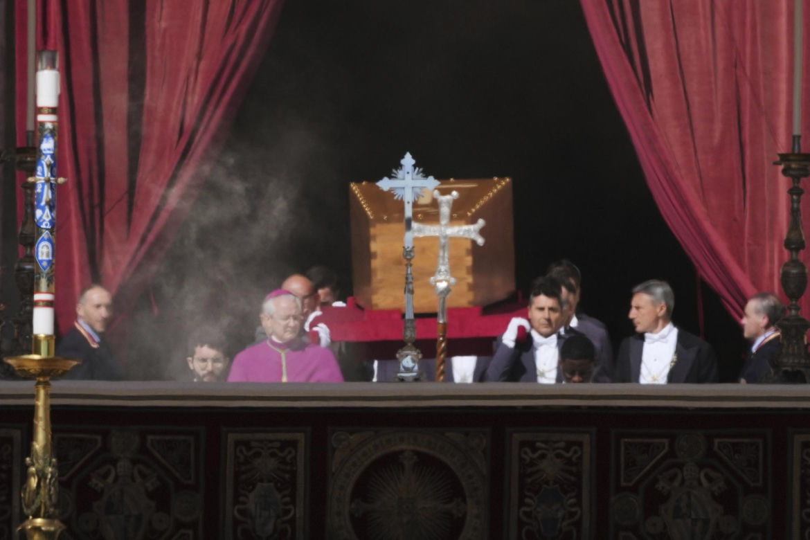 Zaczął się pogrzeb papieża Franciszka. Jedna z największych takich ceremonii w historii