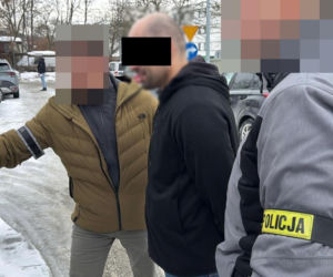 Akcja policji w Lublinie. Mężczyzna ruszył na nich z tasakiem