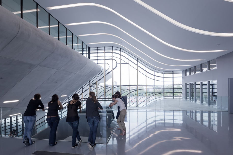Zaha Hadid pierwszą kobietą nagrodzoną RIBA Royal Gold Medal