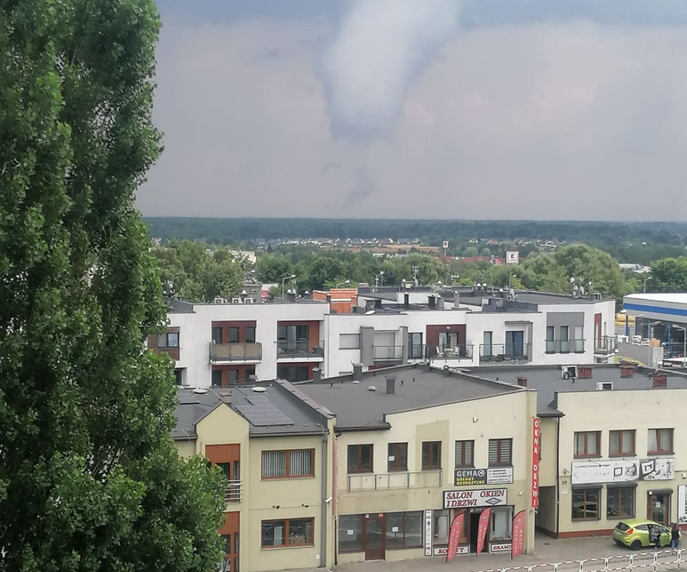 Trąba powietrzna na Śląsku?! Widok z Żor sieje postrach. Te ujęcia robią wrażenie! [WIDEO, ZDJĘCIA]