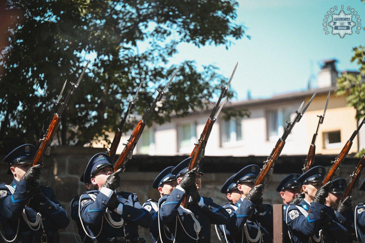 Pogrzeb komendanta policji w Bieruniu. Młodszy inspektor Dariusz Waligóra odszedł na wieczną służbę