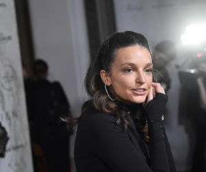 Szapołowska w czerni, Fijał z futrem w ręku i olśniewająca Steczkowska. Tłum gwiazd u Zienia