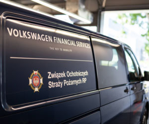 Volkswagen użyczył 30 Transporterów dla strażaków