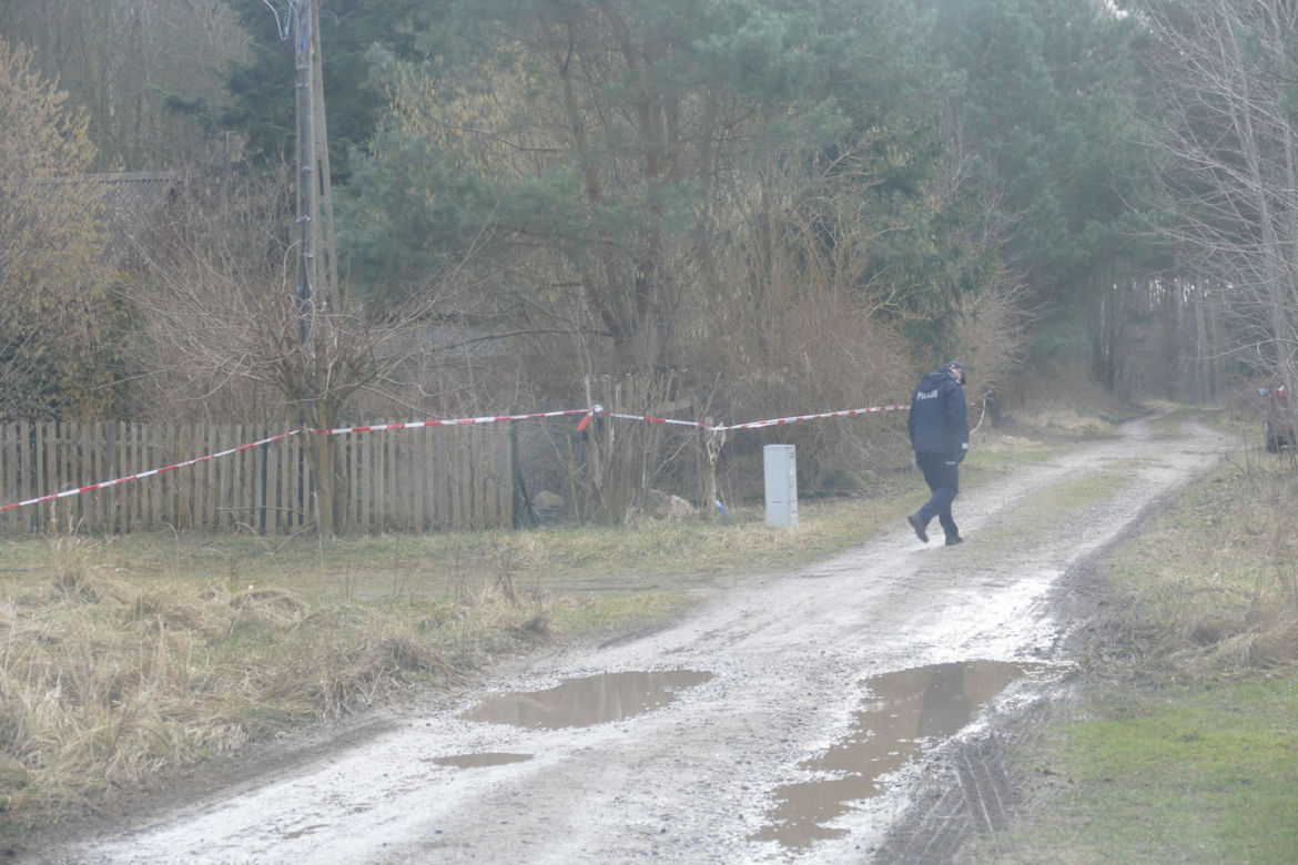 14-latek bawił się w żołnierza i postrzelił siostrę