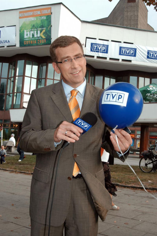 Maciej Orłoś już w tym tygodniu ma wrócić do Teleexpressu. Tak zmieniał się przez lata