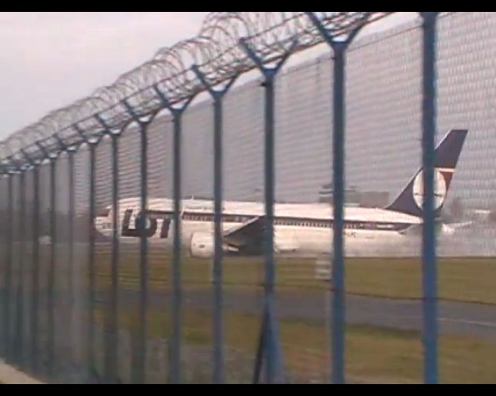 Awaryjne lądowanie Boeinga 767 na Okęciu - NOWE ZDJĘCIA