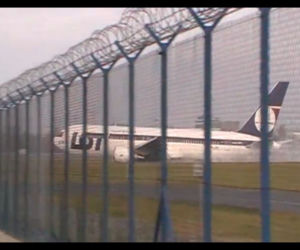 Awaryjne lądowanie Boeinga 767 na Okęciu - NOWE ZDJĘCIA