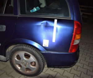 Kraków: Dwaj wandale zniszczyli pięć samochodów. Stali się agresywni