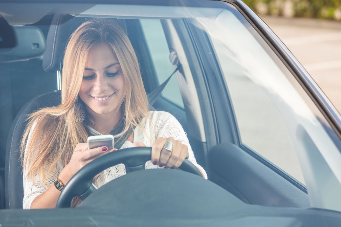 Stracisz prawo jazdy za rozmowę przez telefon