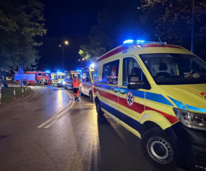 Nocny pożar mieszkania w Warszawie. Dwie osoby w szpitalu, ewakuowano mieszkańców