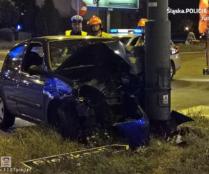 Śląskie. Fatalne skutki pijackiej szarży! Młoda kobieta wjechała w słup [ZDJĘCIA]