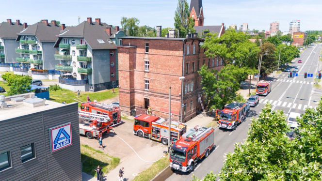 Pożar mieszkania w Rudzie Śląskiej. Lokatorzy trafili pod opiekę medyków