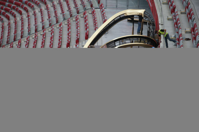 Na Stadionie Narodowym zagrają 45 cm nad ziemią