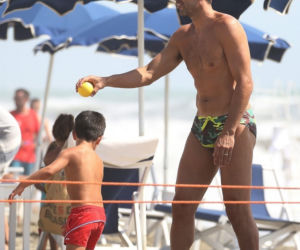 Piłkarz  Gianluigi Buffon z rodziną na wakacjach