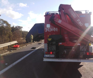 Poważny wypadek na s10 koło Torunia. Auto wyrzucone ze skarpy!