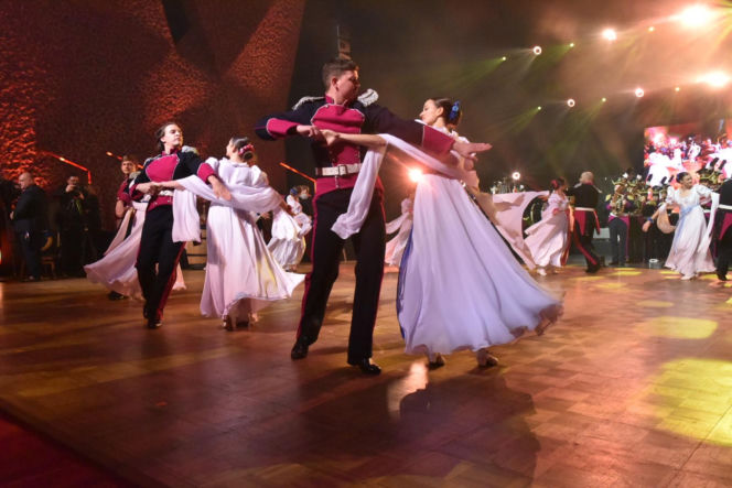 XIV Marszałkowski Bal Dobroczynny w CKK Jordanki. Zdjęcia ze środka. Efektowne kreacje VIP-ów