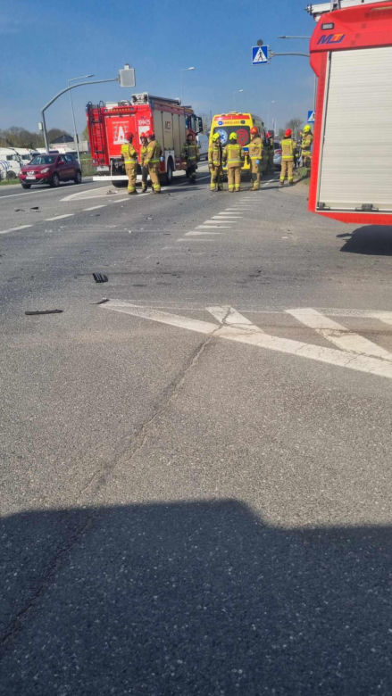 Wypadek na DK 10 pod Bydgoszczą. Trzy osoby trafiły do szpitala!