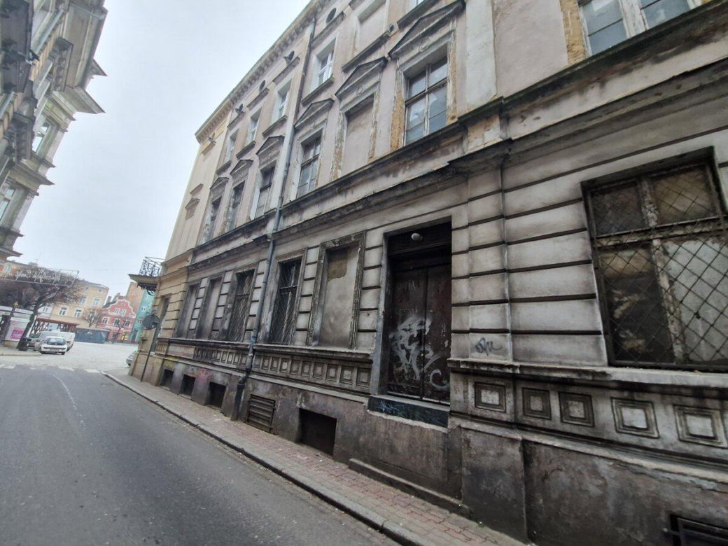 Miasto dołoży się do remontu elewacji trzech zabytkowych kamienic w Lesznie
