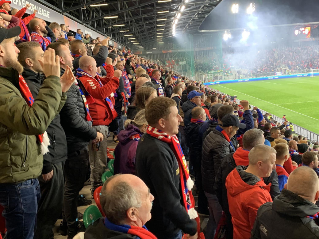 Mecz Raków Częstochowa - Sporting Lizbona. Stadion w Sosnowcu szczelnie wypełnił się kibicami 