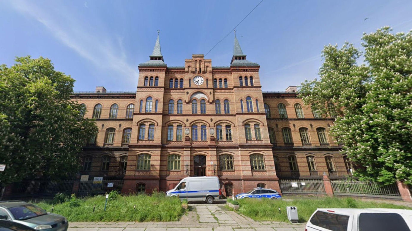 Najstraszniejszy budynek we Wrocławiu według AI
