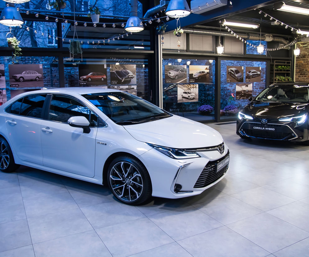 Toyota Corolla Sedan Hybrid i Toyota Corolla Touring Sports Hybrid