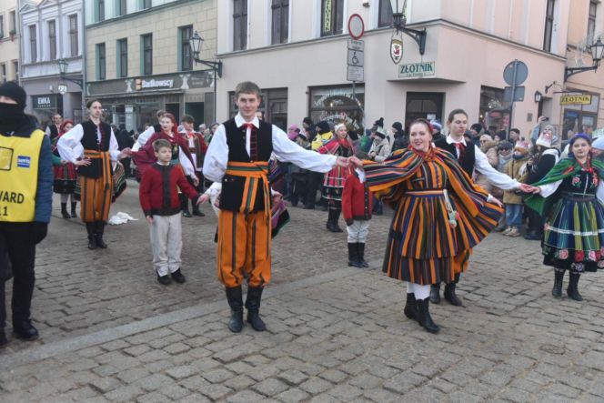 Orszak Trzech Króli 2026 w Toruniu. Zdjęcia z samego serca starówki