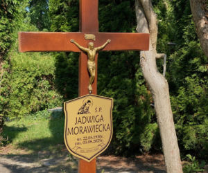 Grób matki Mateusza Morawieckiego rok po jej śmierci
