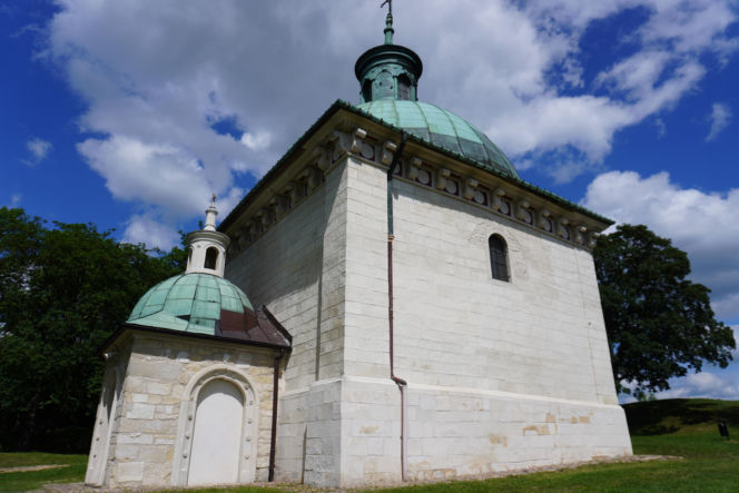 To miasto w woj. świętokrzyskim ma jeden z najpiękniejszych rynków. Czaruje też zabytkową kaplicą