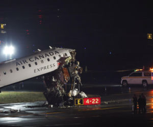 Katastrofa na lotnisku. Samolot zderzył się z wozem strażackim, dziesiątki poszkodowanych