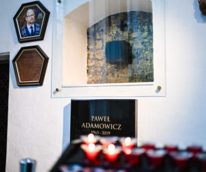 Grób Pawła Adamowicza w rocznicę tragedii