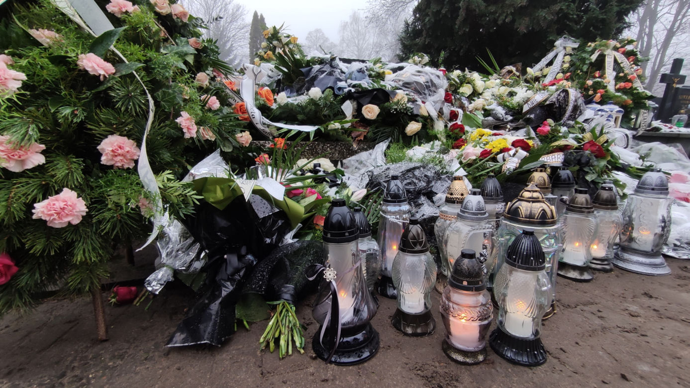 Serce z fajansu. Żona właściciela włocławskiej fabryki fajansu zmarła przy jego grobie dzień po pogrzebie męża
