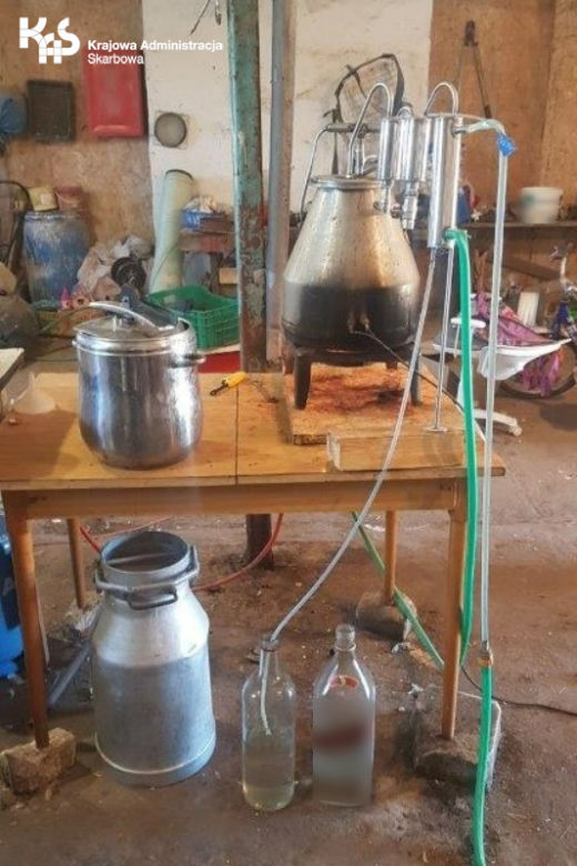Nielegalna produkcja alkoholu na terenie powiatu braniewskiego. Mężczyzna przyłapany na gorącym uczynku!
