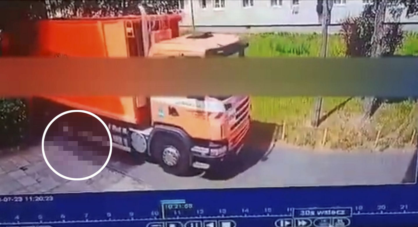 Wyciekło drastyczne nagranie. Śmieciarka zmiażdżyła spacerującą po chodniku emerytkę 