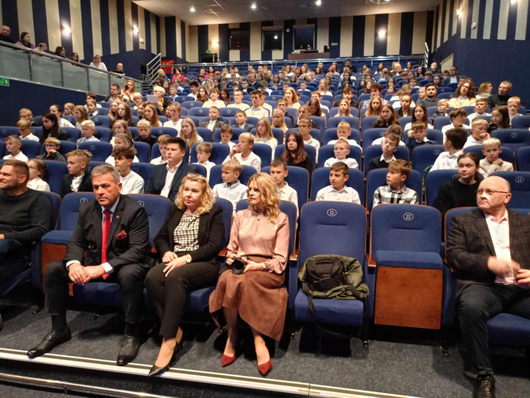 Stypendyści odebrali z rąk prezydenta Andrzeja Sitnika Listy Gratulacyjne