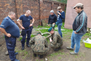 Powstańcza broń między macewami? Znalezisko na żydowskiej nekropolii w Warszawie
