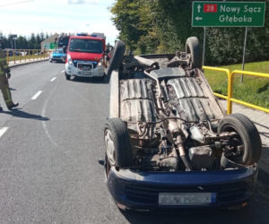 Potworny wypadek w Bieczu. Auto z malutkim dzieckiem kilka razy koziołkowało